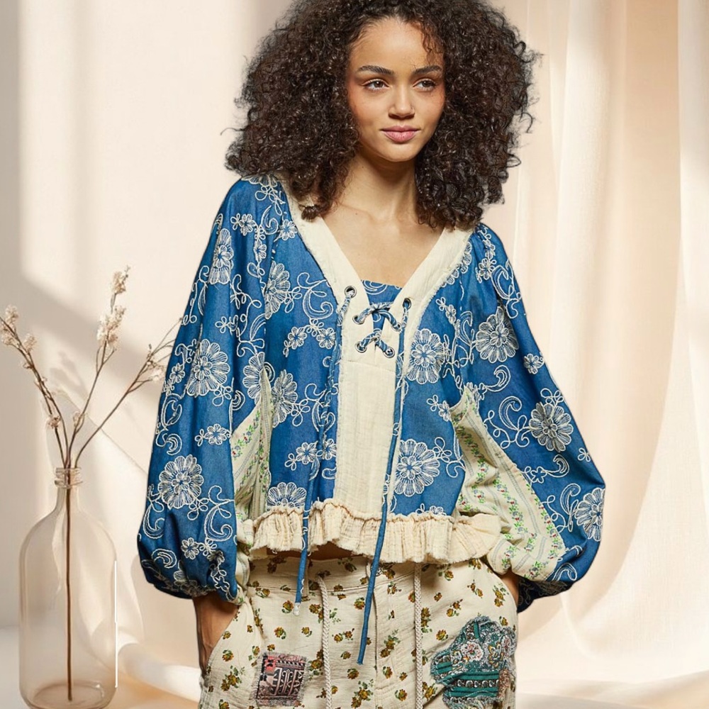 POL Denim & Cream Woven Floral Boho Top with Ruffle Hem - Picture 6 of 8